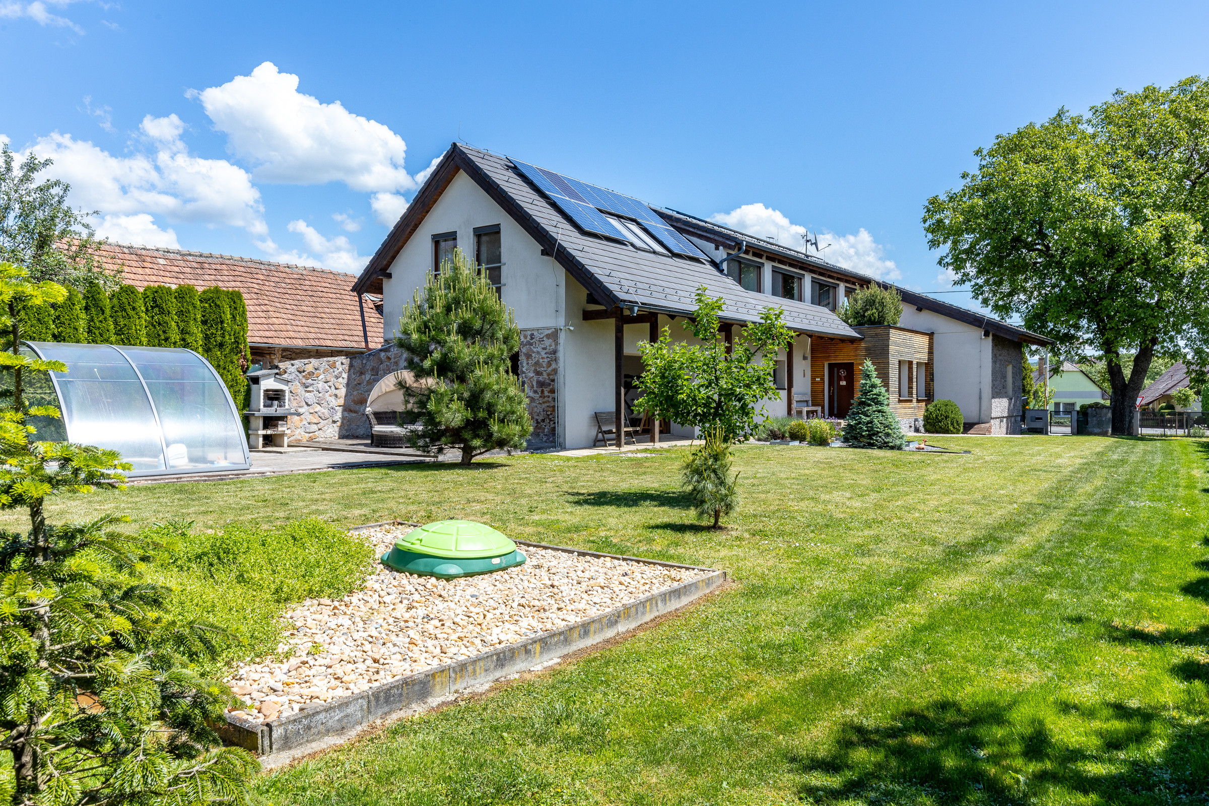 Rodinný dom s bazénom a wellness, Drienov